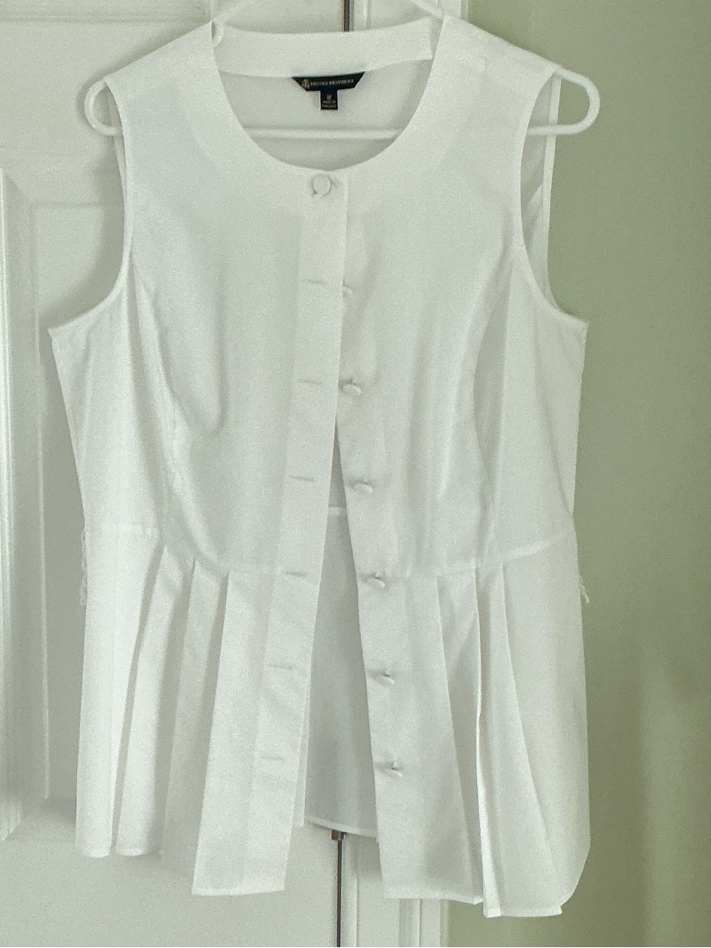 Brooks Brothers White Sleeveless Pleated Button-Front Blouse